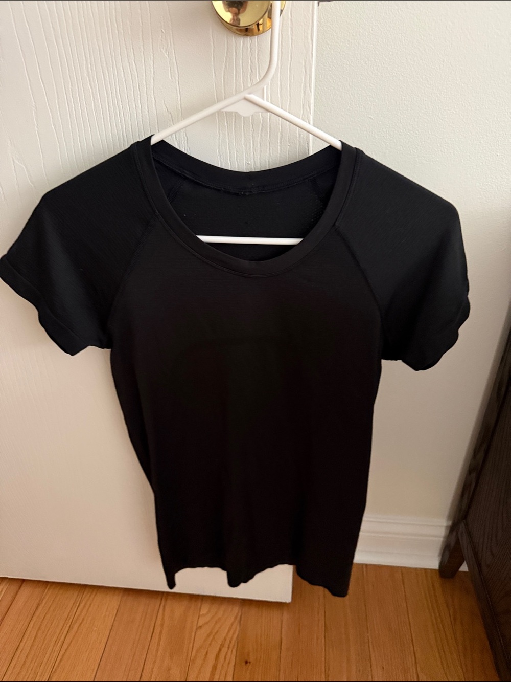 lululemon swiftly tech short sleeve hip length Women size 6